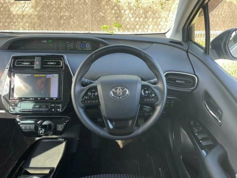 PRIUS-8