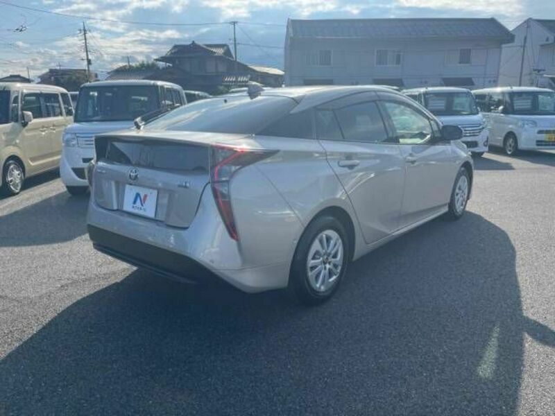 PRIUS-17