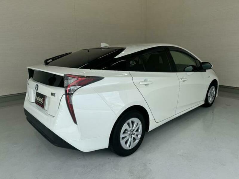 PRIUS-13