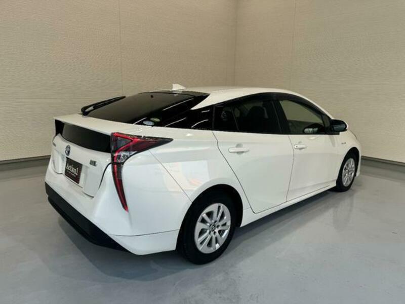 PRIUS-13