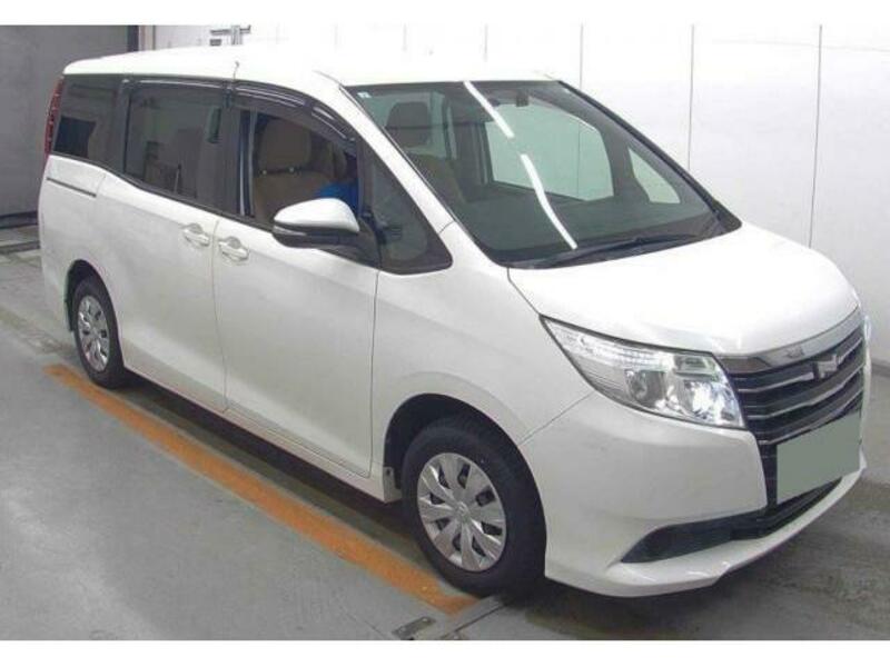 TOYOTA　NOAH