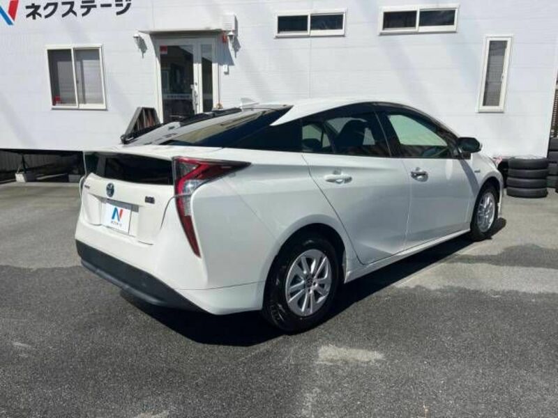 PRIUS-17