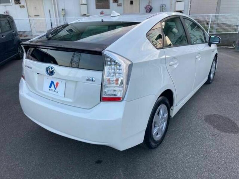 PRIUS-17