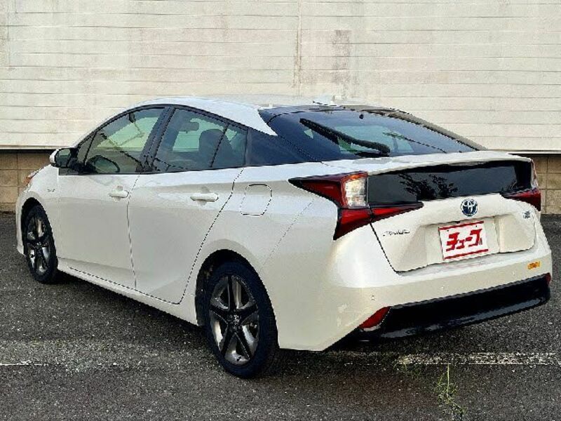 PRIUS-8