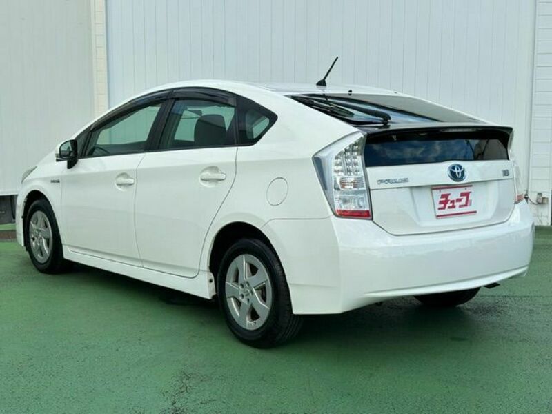 PRIUS-8