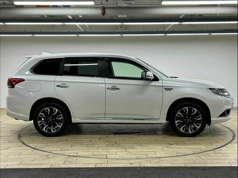 OUTLANDER PHEV-17