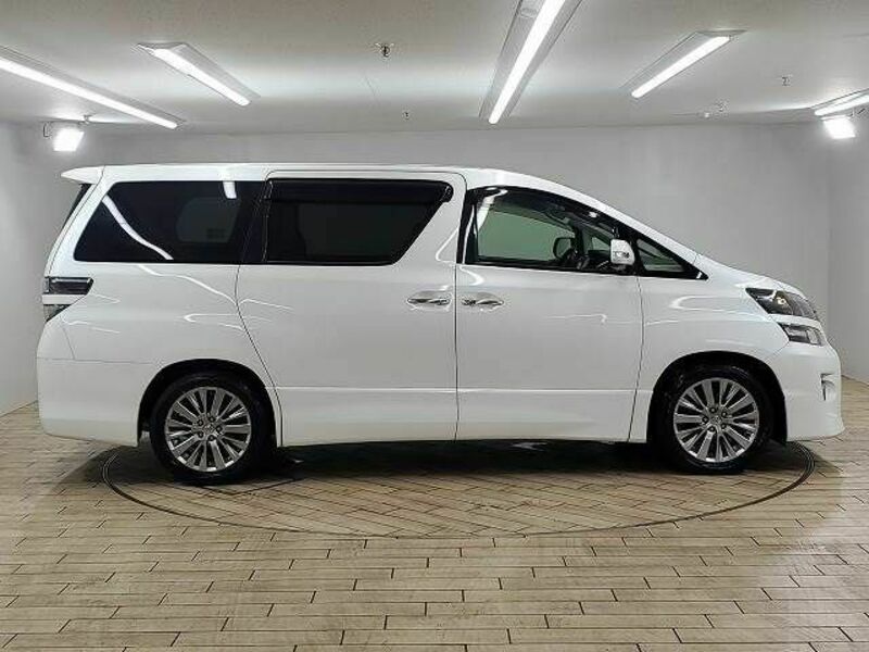 VELLFIRE-13