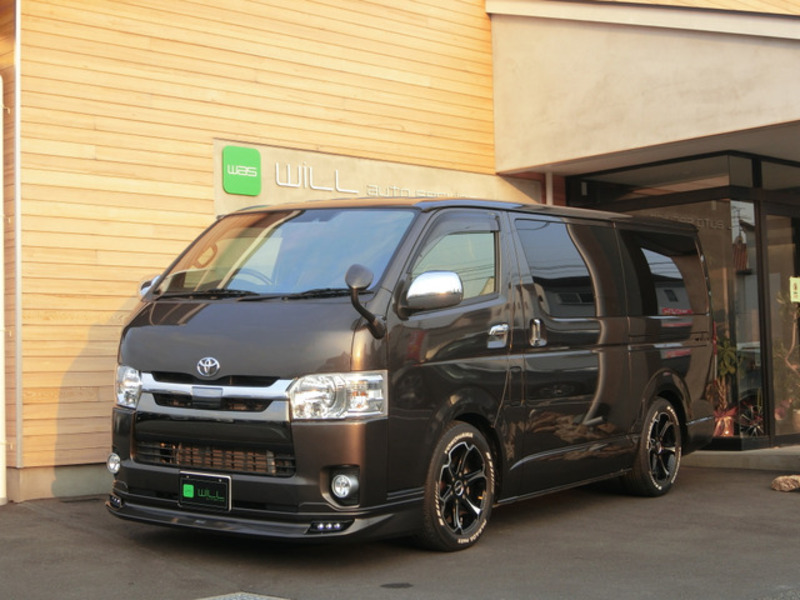 TOYOTA HIACE VAN