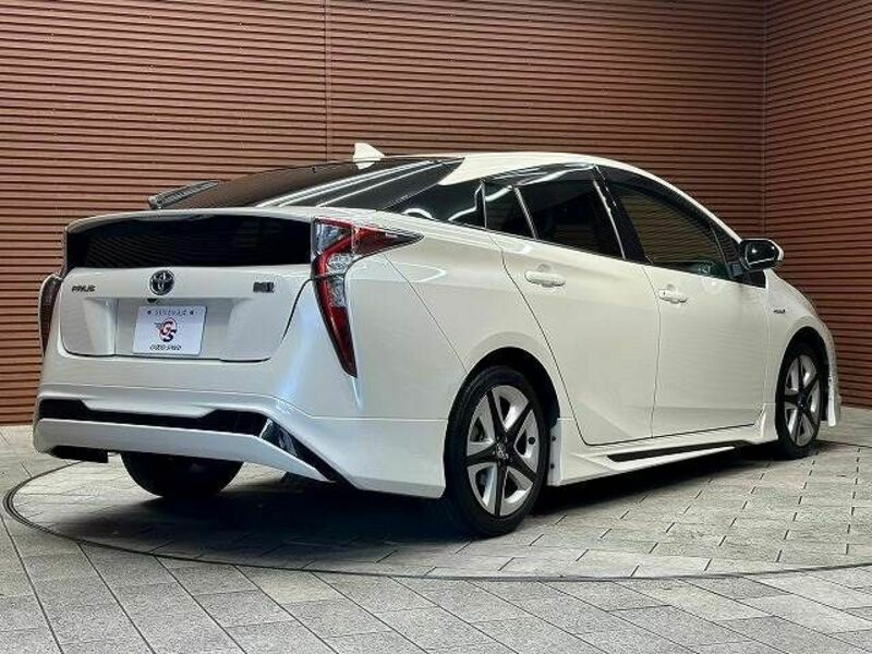 PRIUS-16