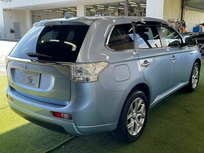 OUTLANDER PHEV-13