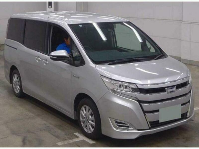 TOYOTA　NOAH