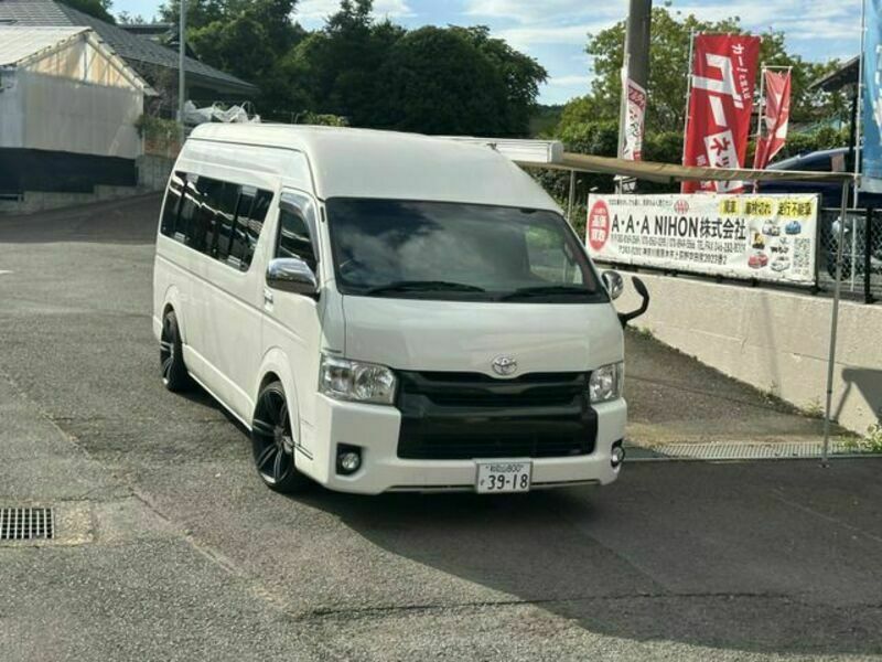 TOYOTA　HIACE COMMUTER