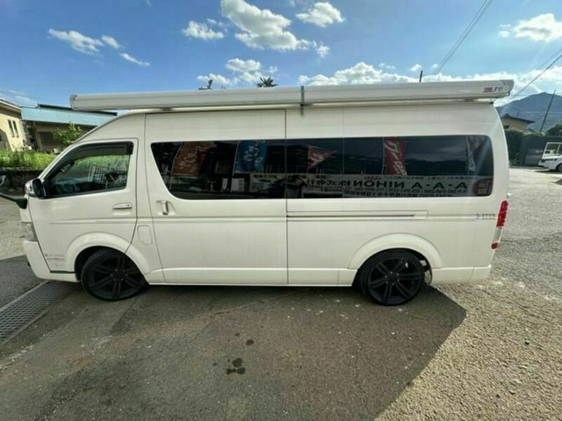 HIACE COMMUTER-16