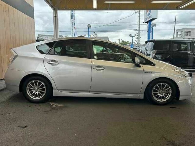 PRIUS-16