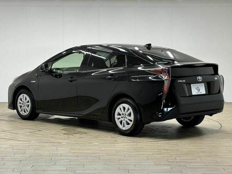 PRIUS-16