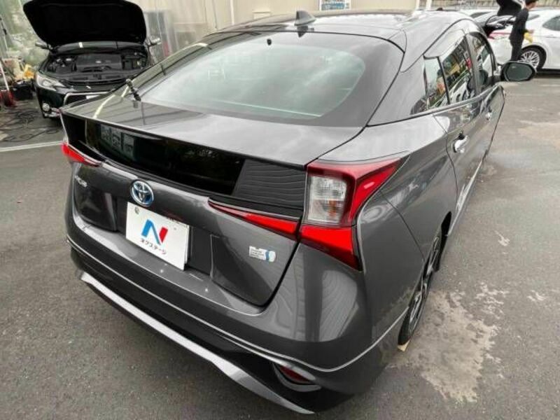 PRIUS-17