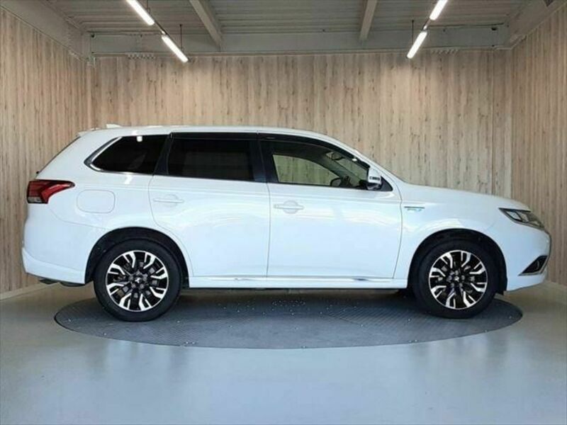 OUTLANDER PHEV-17