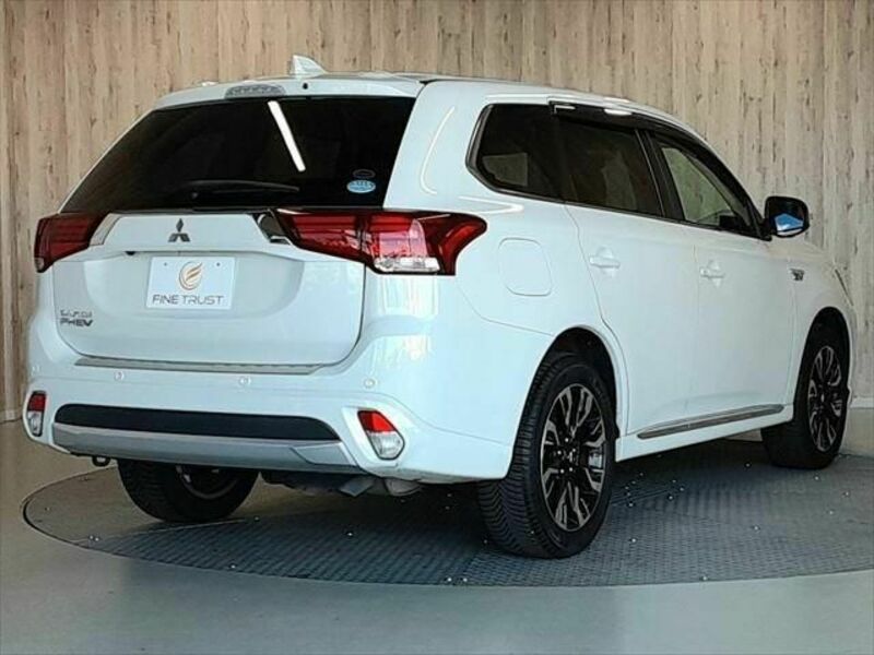 OUTLANDER PHEV-19