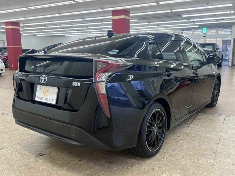 PRIUS-17