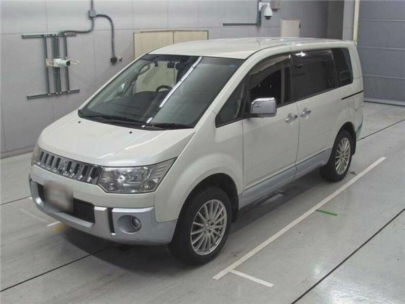 MITSUBISHI　DELICA D5