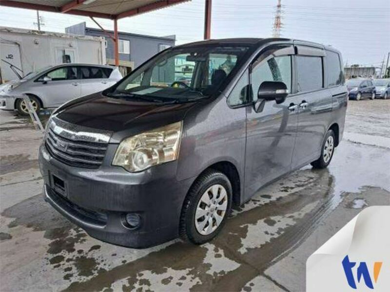 TOYOTA　NOAH