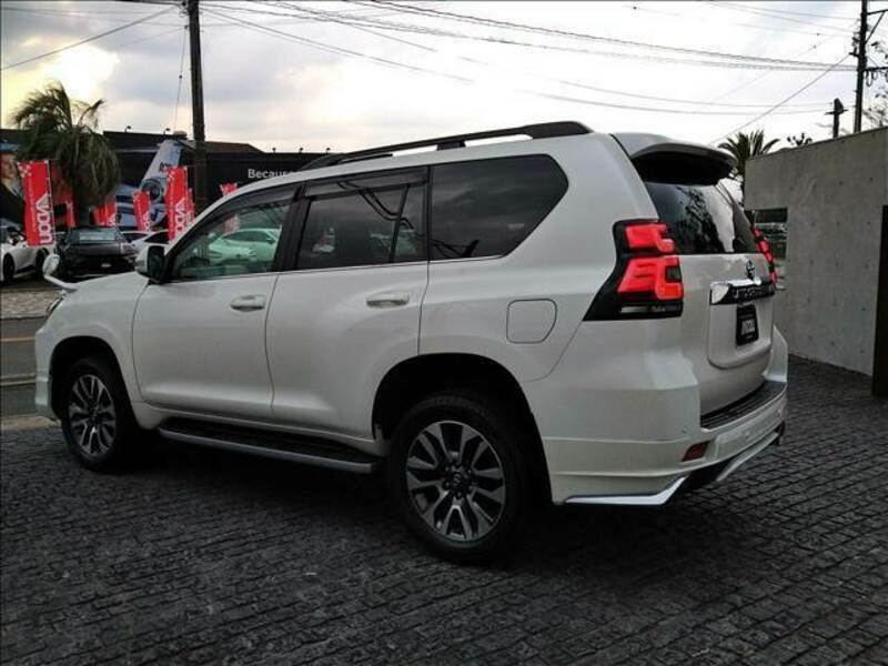 LAND CRUISER PRADO-1