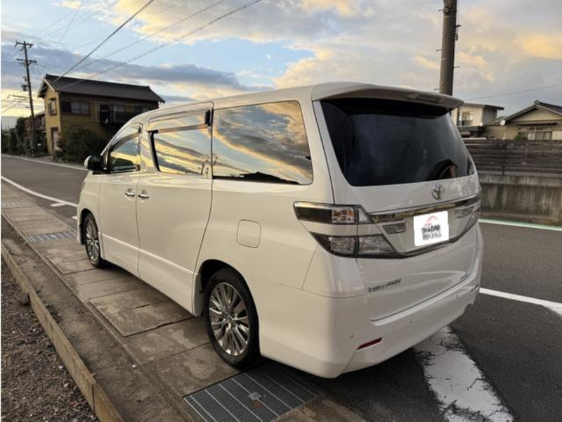 VELLFIRE-1