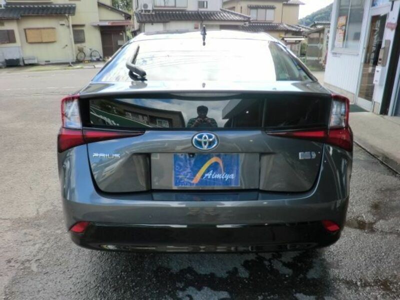 PRIUS-16