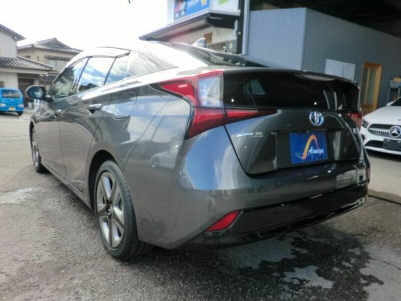 PRIUS-17