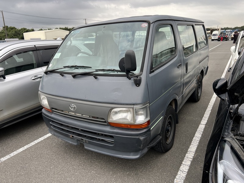 TOYOTA　HIACE VAN