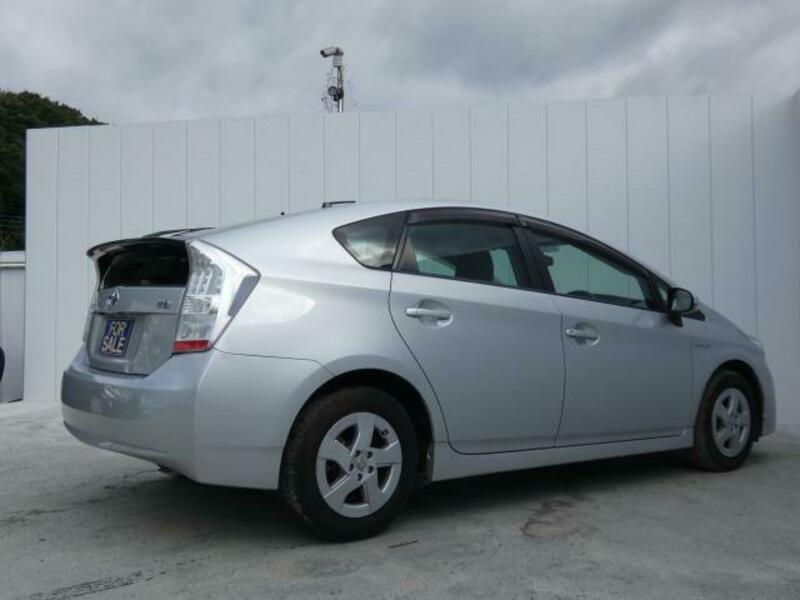 PRIUS-4