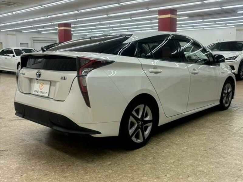 PRIUS-16