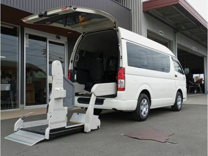 TOYOTA　HIACE VAN