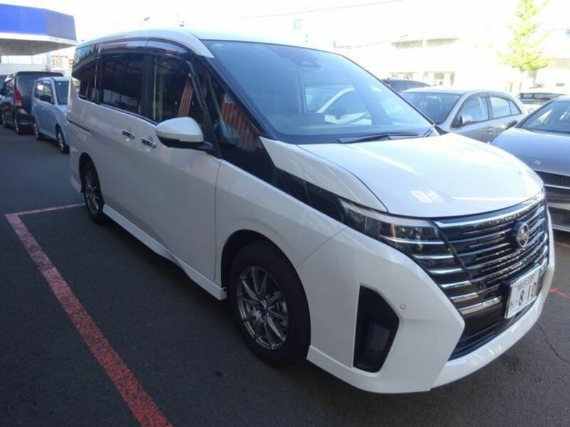 NISSAN　SERENA