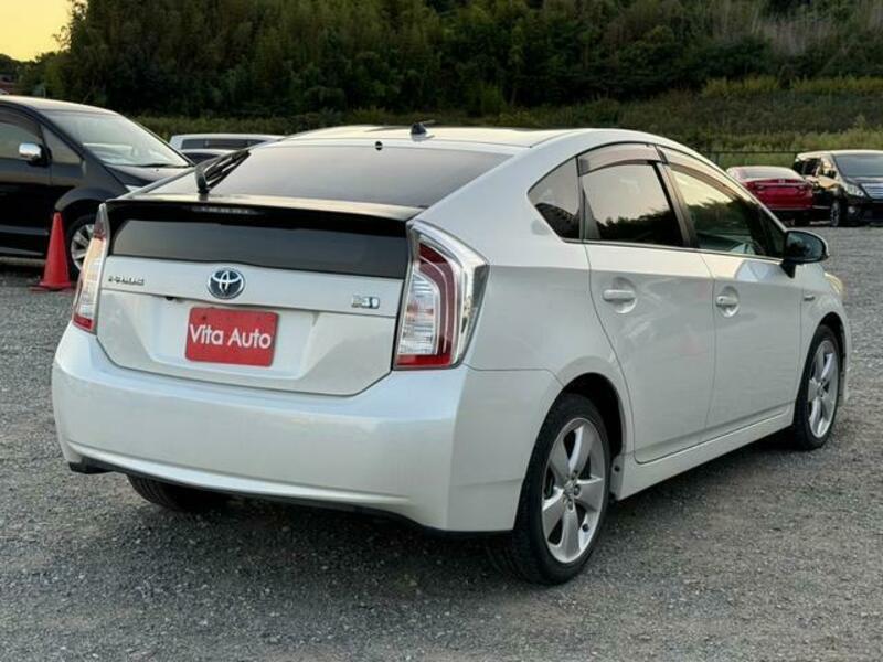 PRIUS-13