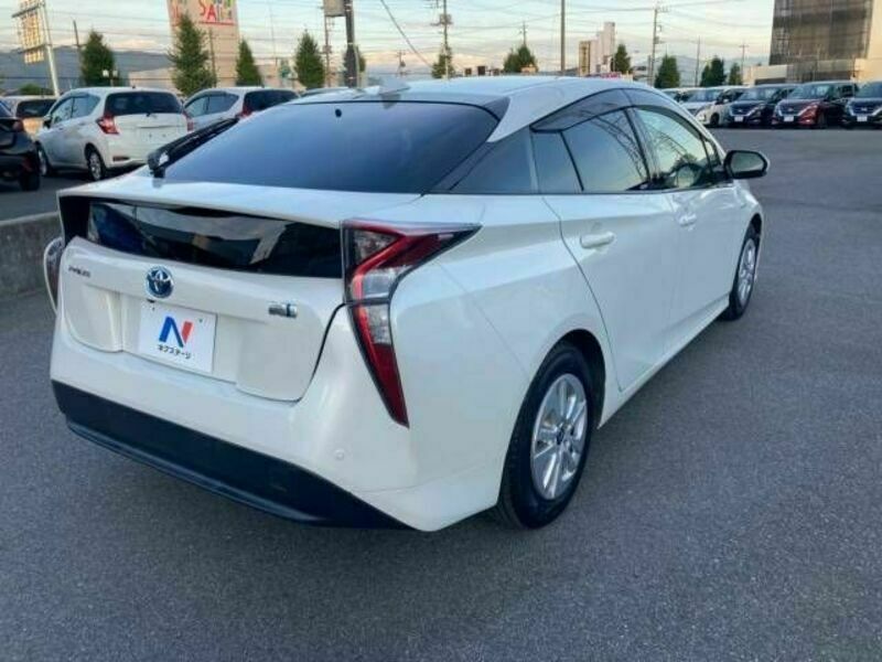 PRIUS-17