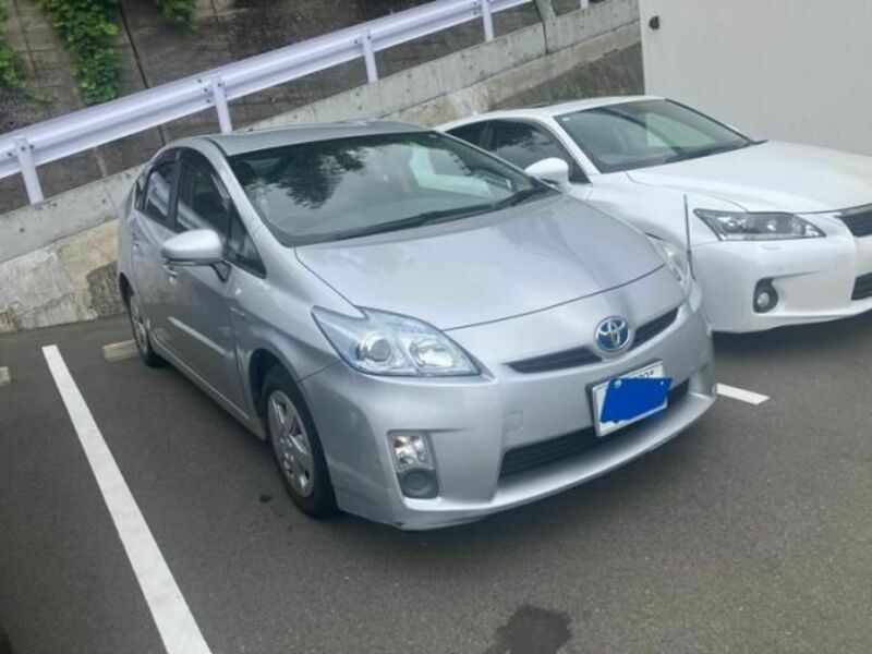 TOYOTA　PRIUS