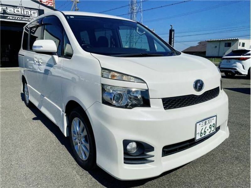 TOYOTA　VOXY