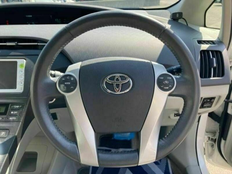 PRIUS-11