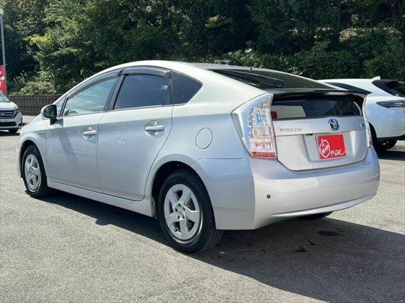 PRIUS-16