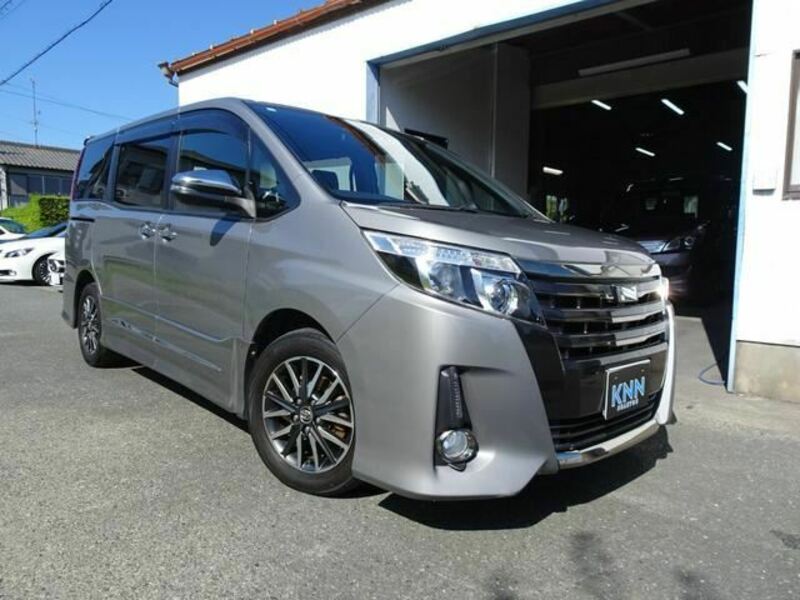 TOYOTA　NOAH