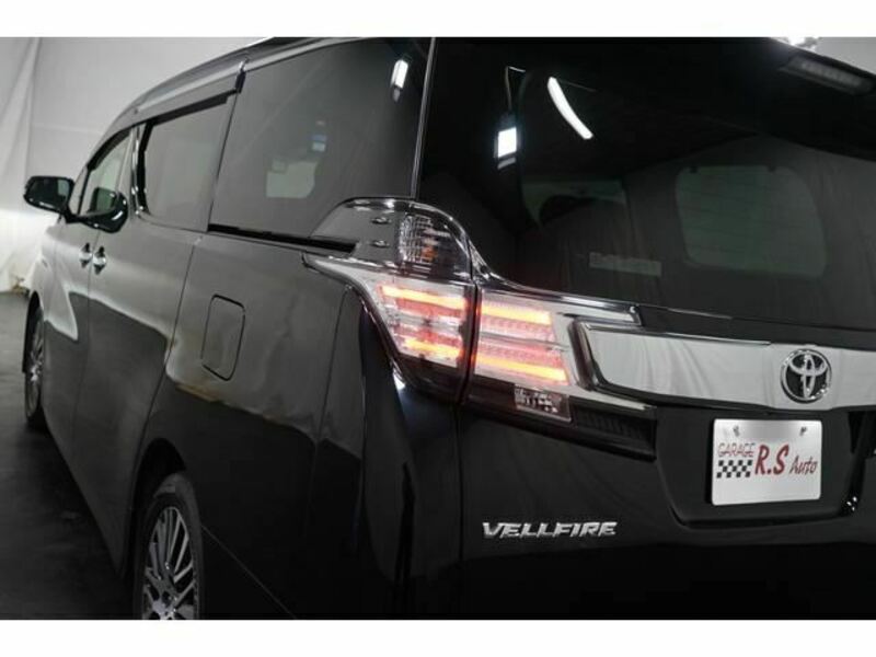 VELLFIRE-16