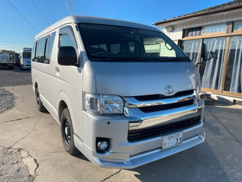 TOYOTA　HIACE