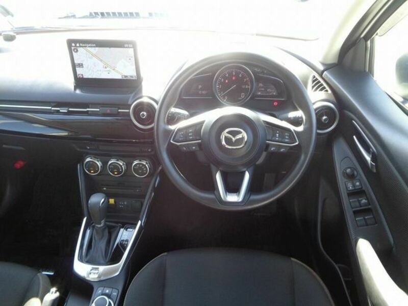 MAZDA2-1