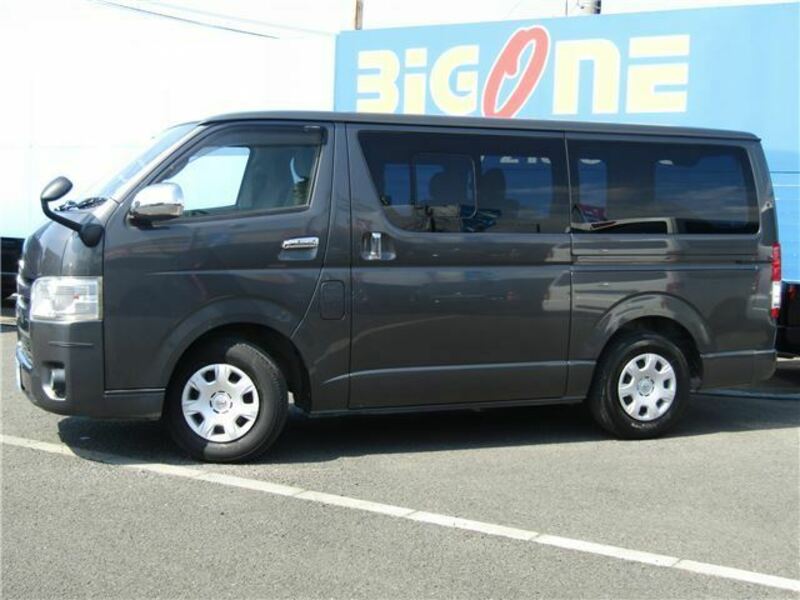 TOYOTA　HIACE VAN