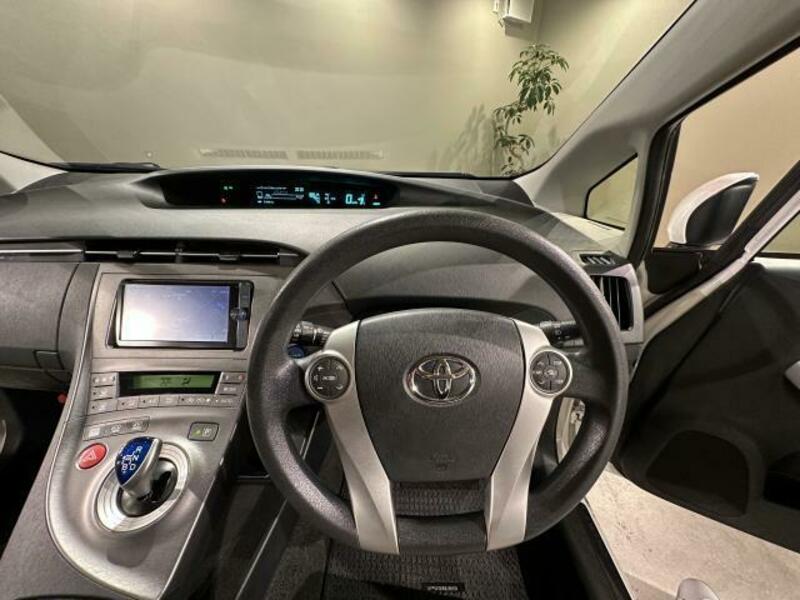 PRIUS-17