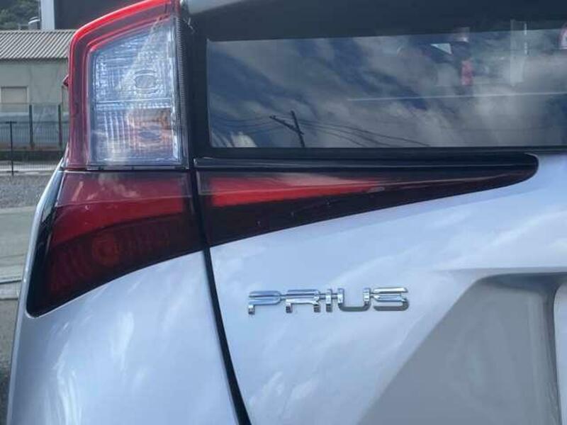 PRIUS-8