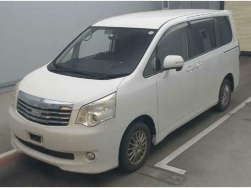 TOYOTA　NOAH