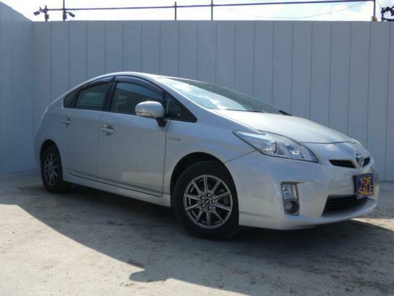 TOYOTA　PRIUS