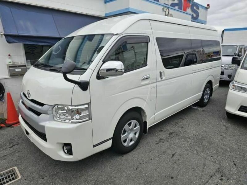 TOYOTA　HIACE COMMUTER